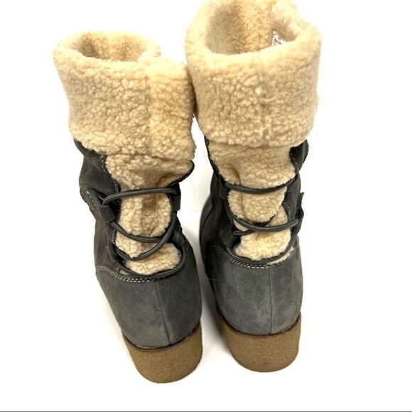 Lands End grey suede boots with faux fur lining. 9.5 - Picture 3 of 7